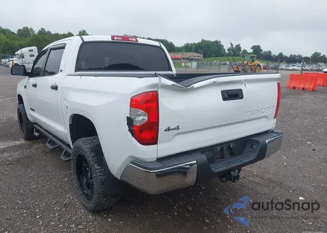 2015 Toyota Tundra Sr5 5.7L V8 z USA, uszkodzony, nr VIN 5TFDW5F17FX432694